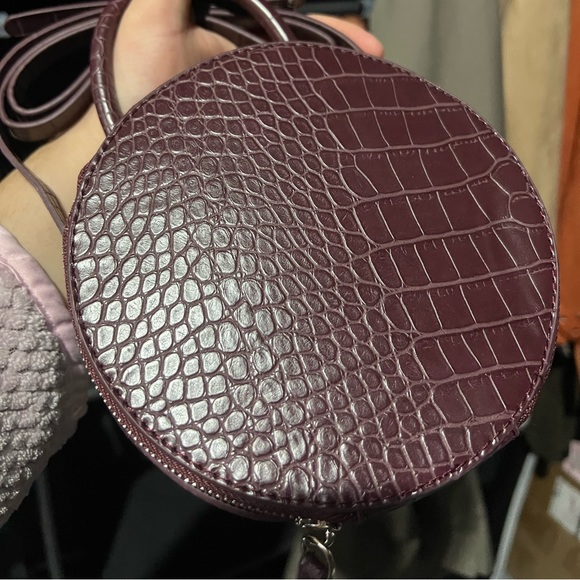 BURGUNDY CROCODILE CIRCULAR PURSE - Picture 3 of 3